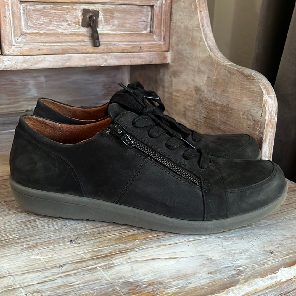 🖤Vionic Abigail lace up sneaker leather zipper weather resistant size 9.5